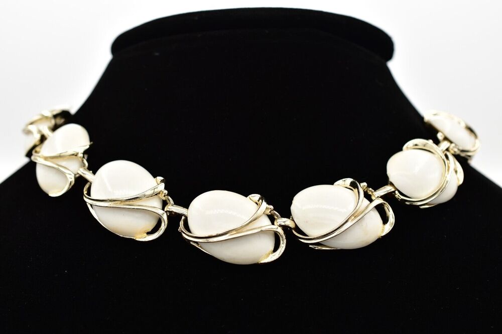Vintage Choker Collar Necklace White Beaded Linked Oval Chunky Bold 1970s BinA17